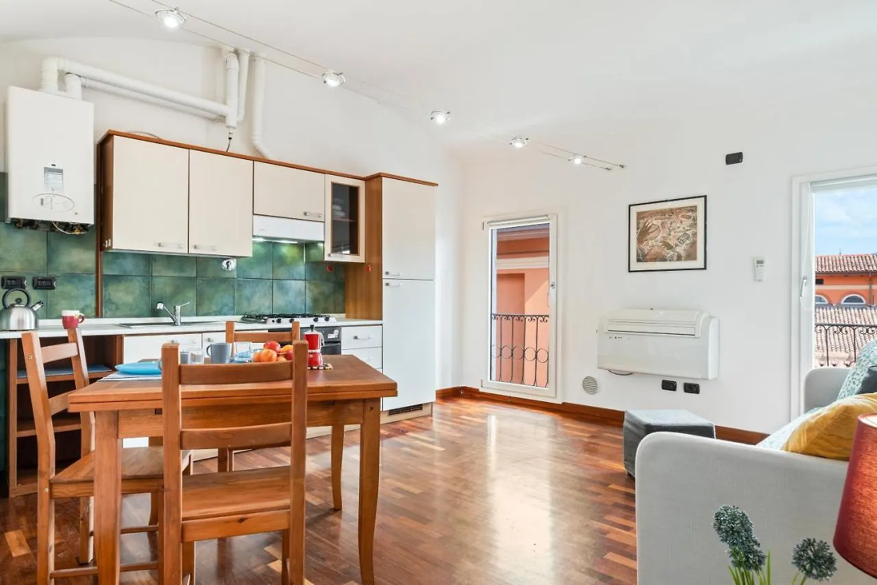 Piazza Dei Tribunali Apartment ボローニャ 0*,  イタリア